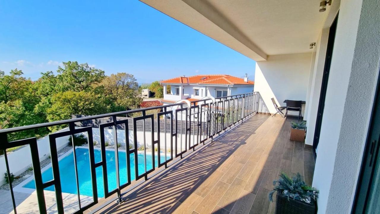 Vila Martina - Bellevue Smrika Bagian luar foto
