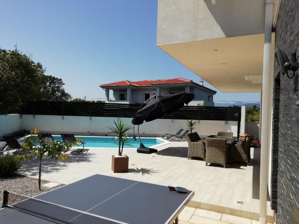 Vila Martina - Bellevue Smrika Bagian luar foto