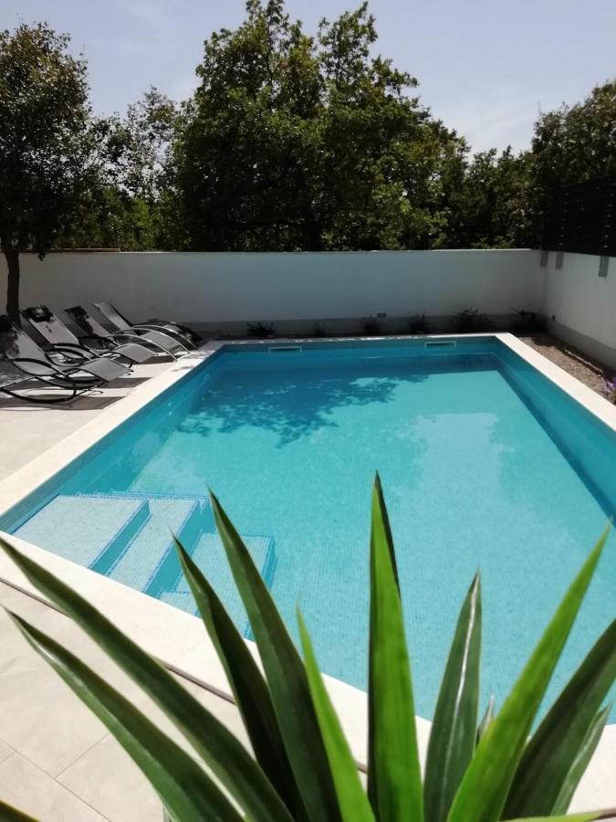 Vila Martina - Bellevue Smrika Bagian luar foto